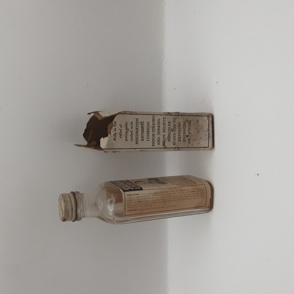 Vintage Sloans Liniment Medicine Bottle & Box - Picture 4 of 10